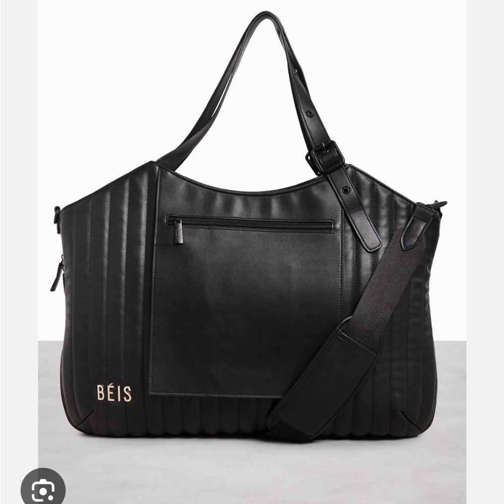 Beis The Expandable Overnighter 
in Black NEW